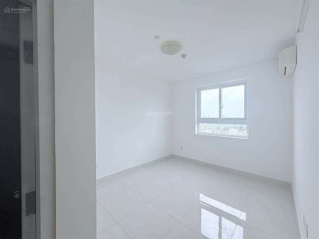Bán căn góc 2pn cc tara  nhà mới, trống sẵn chìa khoá xem nhà   0901 422 ***