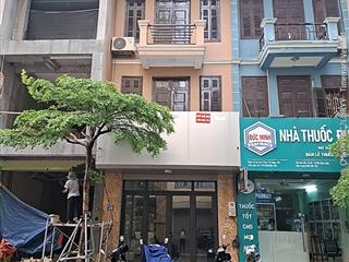 Cho thuê nhà số 20 ngõ 78 duy tân. dt 60m2 x 4t. mt 4,5m. nhà đã sơn sửa đẹp