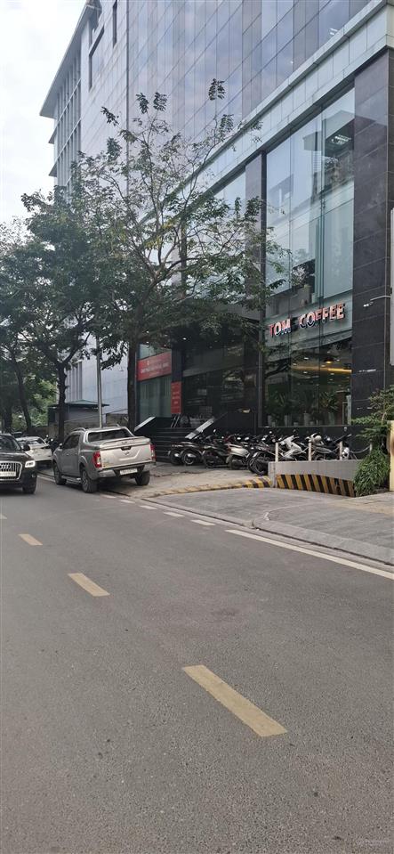 Cho thuê nhà số 20 ngõ 78 duy tân. dt 60m2 x 4t. mt 4,5m. nhà đã sơn sửa đẹp