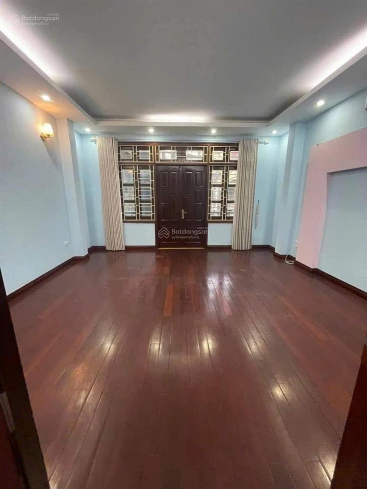 Cho thuê nhà số 20a ngõ 114 trung kính. dt 90m2 x 5t. mt 5,5m, có thang máy, ô tô tránh