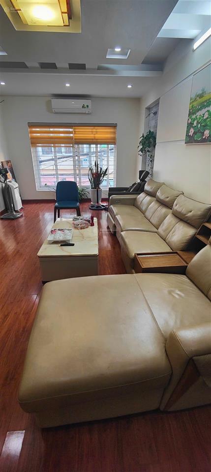 Cho thuê nhà 80 ngõ 193 trung kính. dt 105m2 x 5,5t. mt 5,2m. đường ô tô tránh