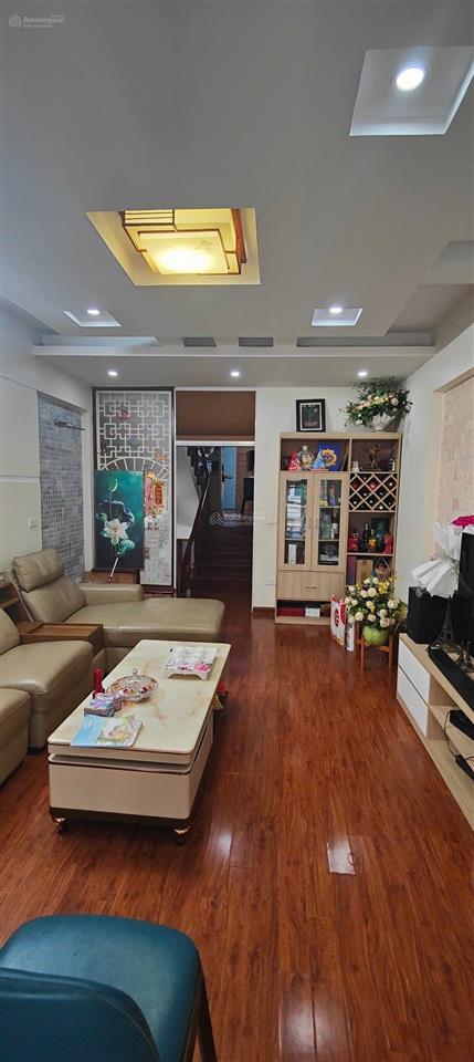Cho thuê nhà 80 ngõ 193 trung kính. dt 105m2 x 5,5t. mt 5,2m. đường ô tô tránh