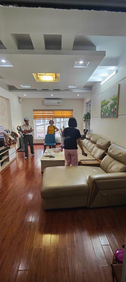 Cho thuê nhà 80 ngõ 193 trung kính. dt 105m2 x 5,5t. mt 5,2m. đường ô tô tránh