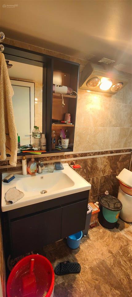 Cho thuê nhà 80 ngõ 193 trung kính. dt 105m2 x 5,5t. mt 5,2m. đường ô tô tránh