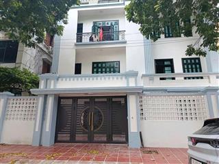 Cho thuê biệt thự số 45a ngõ 44 đỗ quang. dt 150m2 x 4,5t mt 10m. đường 2 ô tô tránh
