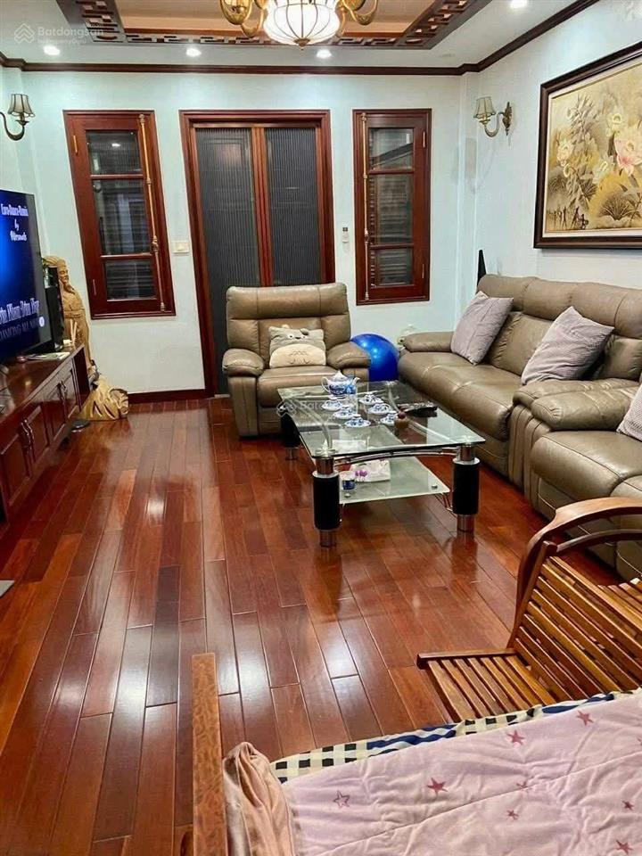 Cho thuê nhà số 15 ngõ 219 trung kính. dt 110m2 x 6t. mt 6m. đường ô tô tránh nhau.