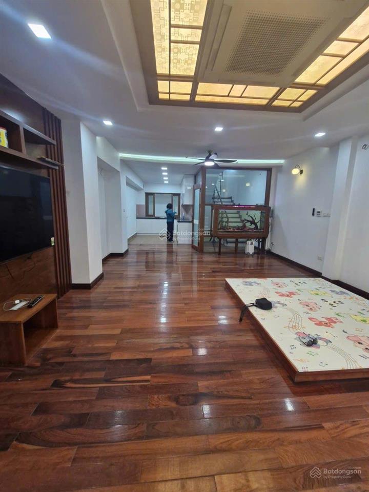 Cho thuê nhà 25a ngõ 4 thành thái, dt 103m2 x 4.5t. mt 6m. đường 2 ô tô tải tránh nhau