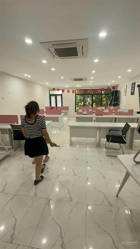 Cho thuê nhà số 20a ngõ 114 trung kính dt 80m2 x 6t mt 6m, có thang máy