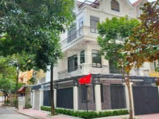 Cho thuê nhà liền kề 42a nguyễn bá khoản. dt 115m2 x 4,5t. căn góc 2 mặt tiền, ô tô tránh
