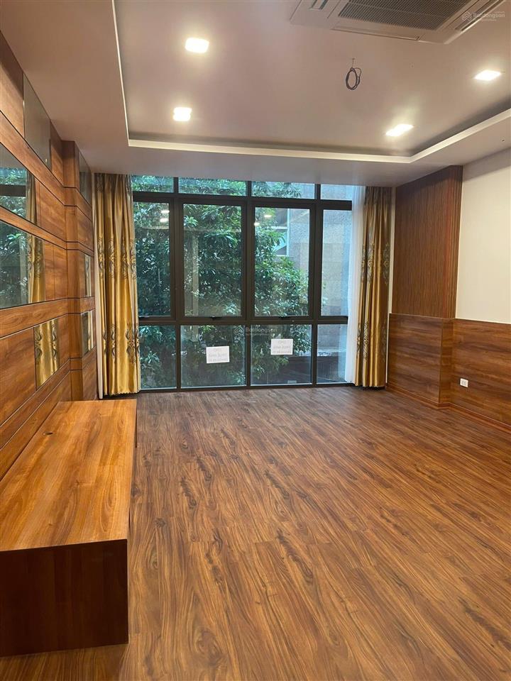 Cho thuê nhà số 40 nguyễn bá khoản. dt 115m2 x 4,5t. căn góc 2 mặt tiền, đường 3 ô tô tránh