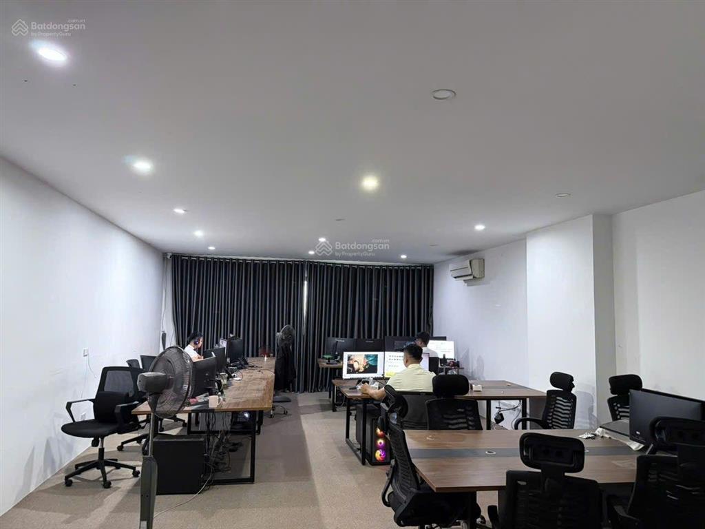 Chính chủ cho thuê nhà liền kề 40  nam trung yên. dt 120m2 x 5 tầng thông sàn, có thang máy.