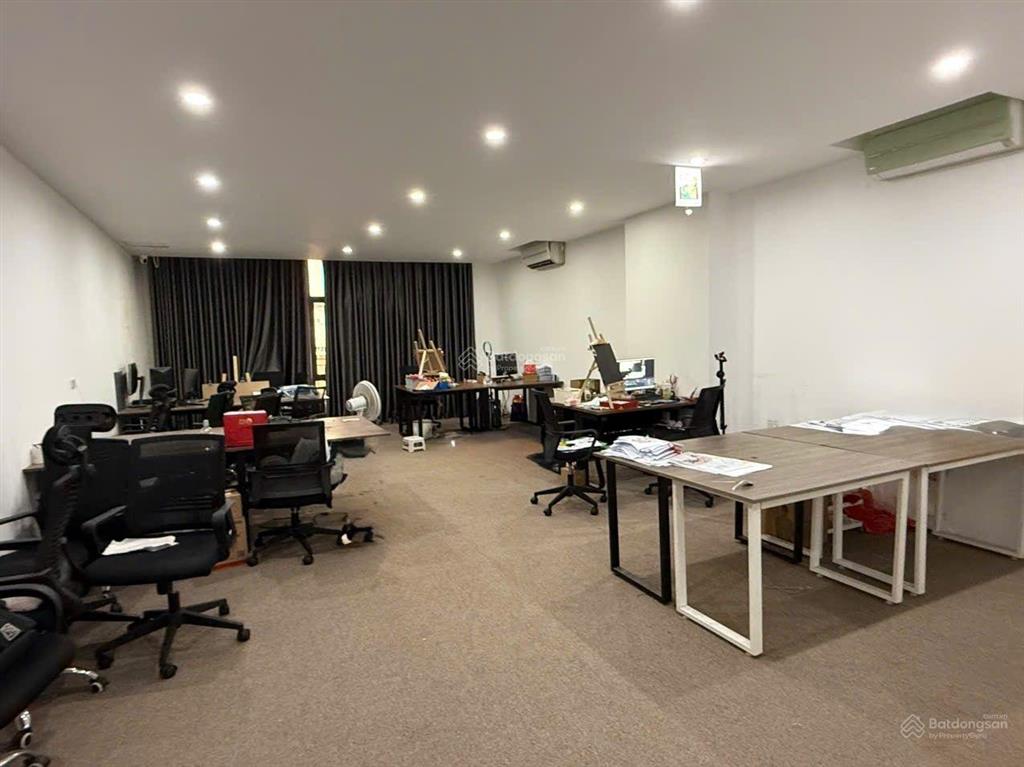 Chính chủ cho thuê nhà liền kề 40  nam trung yên. dt 120m2 x 5 tầng thông sàn, có thang máy.