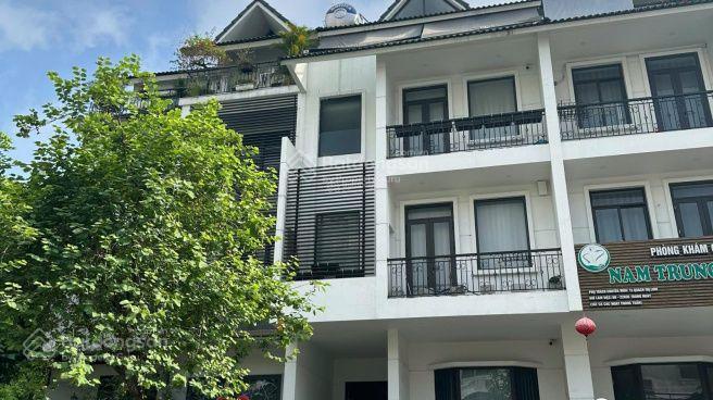 Cho thuê nhà liền kề hdi vũ phạm hàm. dt 120m2 x 5t + hầm. mt 6,5m. thang máy. đường 3 ô tô tránh