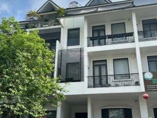 Cho thuê nhà liền kề hdi vũ phạm hàm. dt 120m2 x 5t + hầm. mt 6,5m. thang máy. đường 3 ô tô tránh