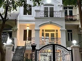 Cho thuê biệt thự có hầm ngõ 20 trần kim xuyến. dt 81m2 x 5 tầng thông sàn. đường 3 ô tô tránh.