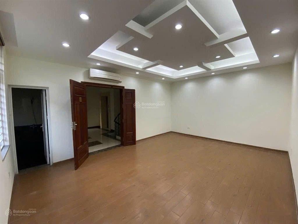 Cho thuê nhà 65 ngõ 112 trung kính 105m2 x 5t  đường 12m 3 ô tô tránh