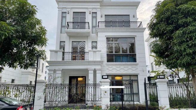 Cho thuê biệt thự sân vườn ngõ 70 nguyễn thị định  dt 270m x 4t. mt 20m. đường 2 ô tô tránh.