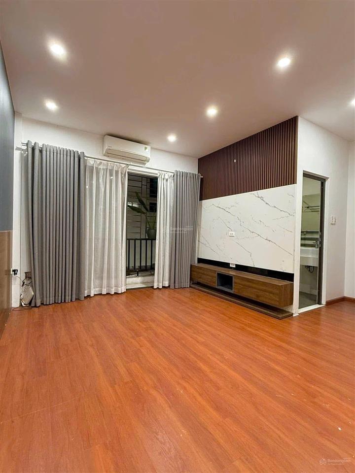 Cho thuê biệt thự sân vườn ngõ 70 nguyễn thị định  dt 270m x 4t. mt 20m. đường 2 ô tô tránh.