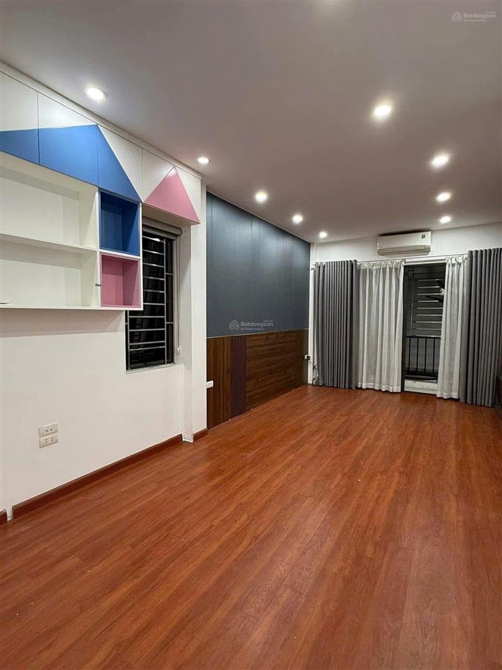 Cho thuê biệt thự sân vườn ngõ 70 nguyễn thị định  dt 270m x 4t. mt 20m. đường 2 ô tô tránh.