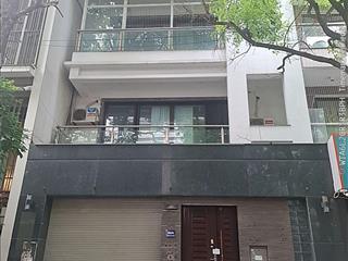 Cho thuê nhà 15a ngõ 34 vũ phạm hàm. dt 100m2 x 6. mt 5,8m. có thang máy. ô tô tránh nhau.