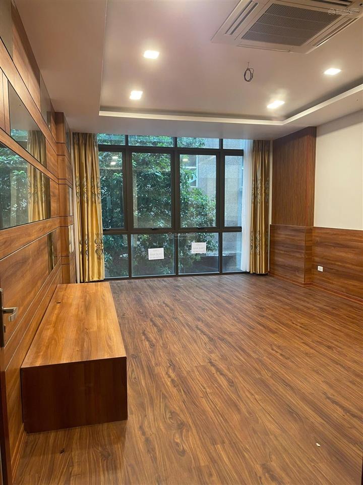 Cho thuê nhà 15a ngõ 34 vũ phạm hàm. dt 100m2 x 6. mt 5,8m. có thang máy. ô tô tránh nhau.