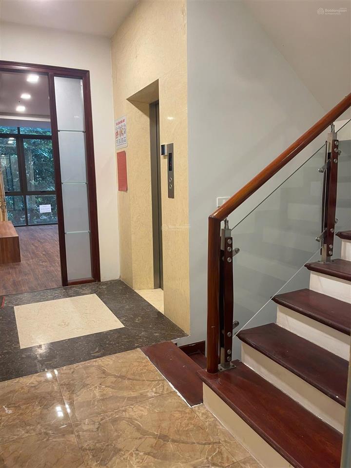 Cho thuê nhà 15a ngõ 34 vũ phạm hàm. dt 100m2 x 6. mt 5,8m. có thang máy. ô tô tránh nhau.