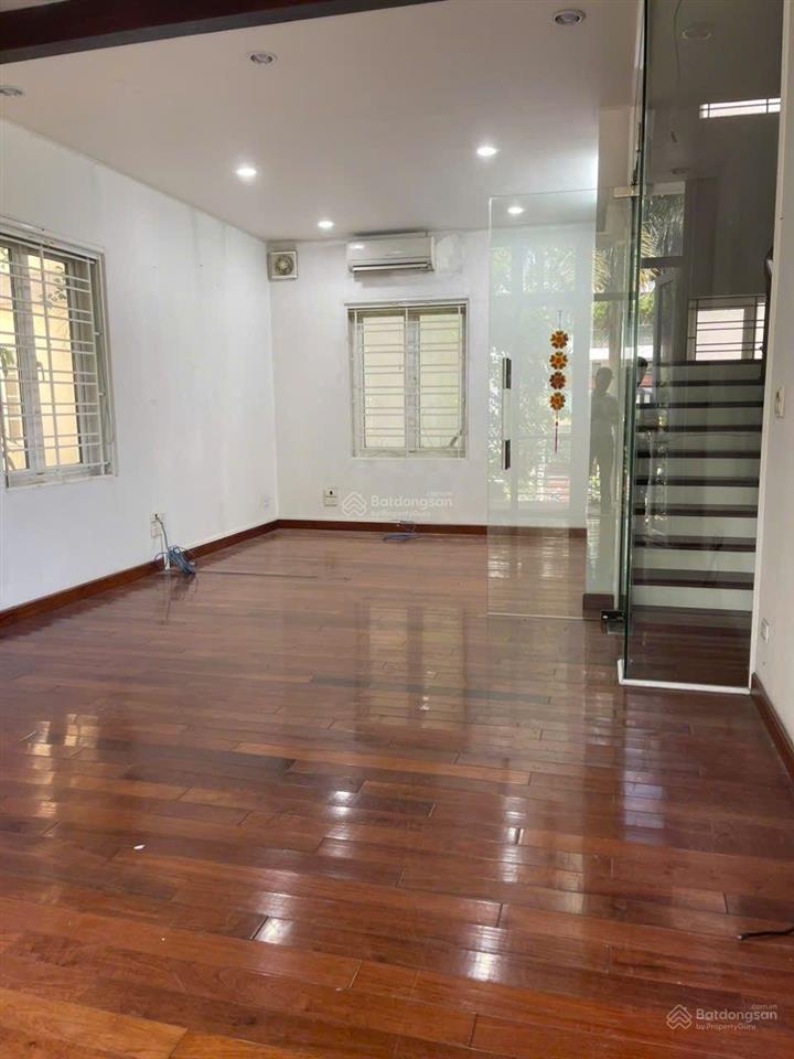 Cho thuê nhà nguyễn vĩnh bảo. dt 100m2 x 5 tầng  cạnh trường archimedes  đường 10m ô tô tránh