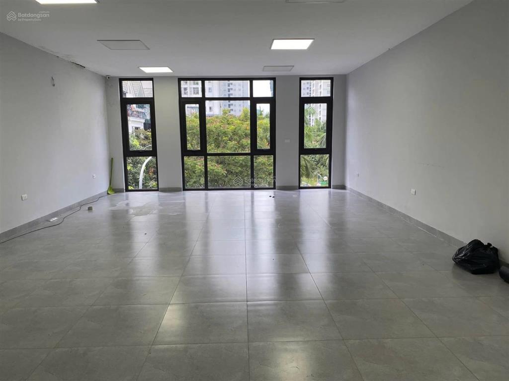 Cho thuê nhà lk a10 nguyễn chánh  nam trung yên. dt 82m2 x 5t. mt 6m. tk thông sàn, thang máy.