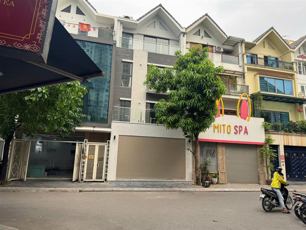 Cho thuê nhà nguyễn chánh  a10 nam trung yên. dt 130m2 x 4,5t. mt 30m. có thang máy. thông sàn