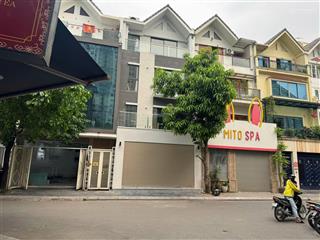 Cho thuê nhà nguyễn chánh  nam trung yên. dt 82m2 x 5t. mt 6m. có thang máy. thông sàn.