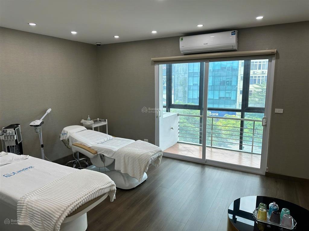 Cho thuê biệt thự căn góc 2 mặt tiền 30m  hoàng quán chi  công viên cầu giấy 270m2 x 5t.