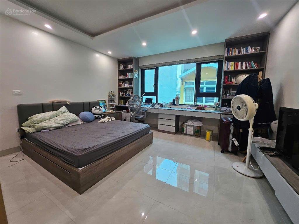 Cho thuê biệt thự căn góc 2 mặt tiền 30m  hoàng quán chi  công viên cầu giấy 270m2 x 5t.