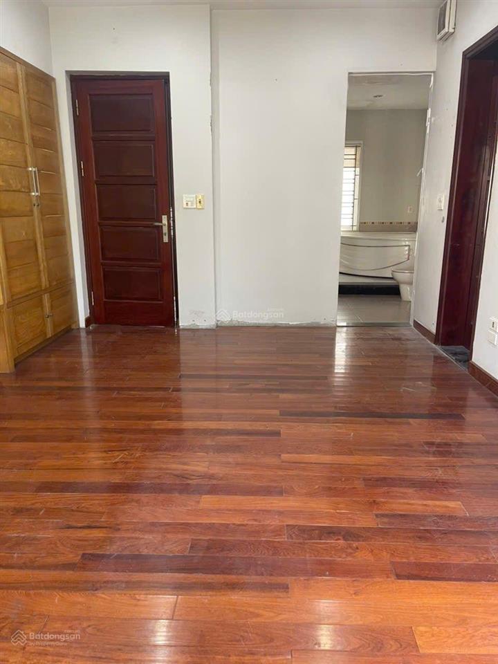 Cho thuê nhà 24a ngõ 112 trung kính 100m2 x 5t. đường 12m 3 ô tô tránh  chỉ 30 triệu.