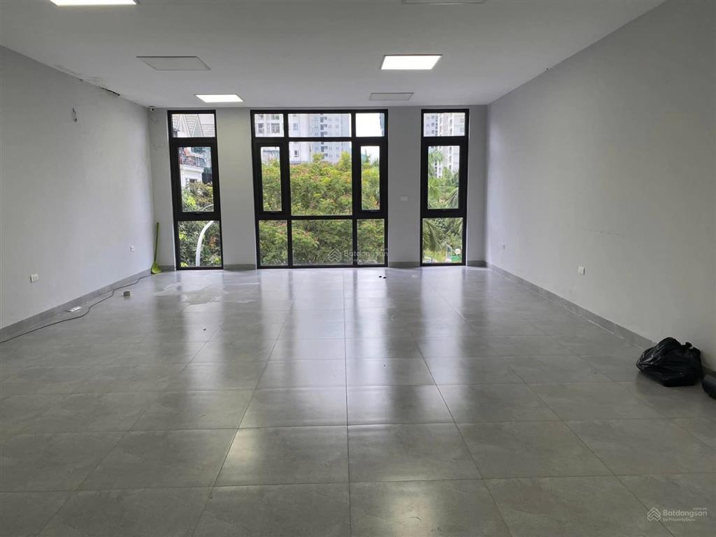 Cho thuê nhà ngõ 26 đỗ quang 45m2 x 4.5 tầng thông sàn  ô tô tránh  đủ điều hòa  giá 20 tr