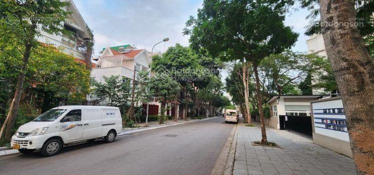 Cho thuê biệt thự 51a ngõ 20 trần kim xuyến, cầu giấy, 280m2 x 5t + hầm. đường 3 ô tô tránh nhau