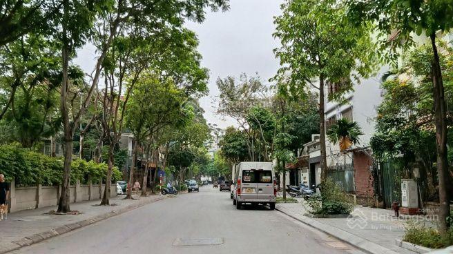 Cho thuê biệt thự 51a ngõ 20 trần kim xuyến, cầu giấy, 280m2 x 5t + hầm. đường 3 ô tô tránh nhau