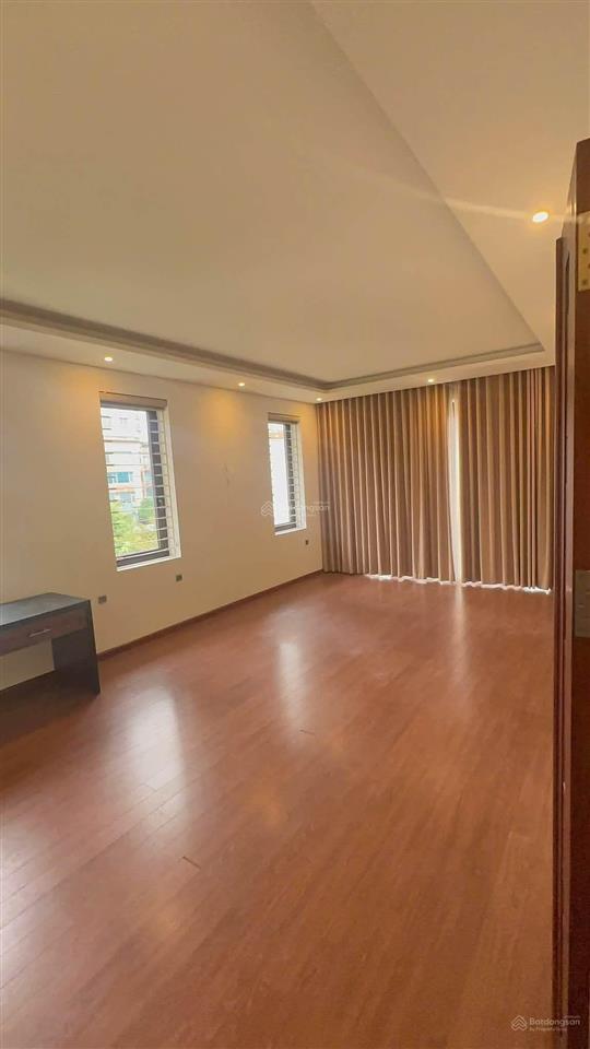 Cho thuê tòa nhà căn góc 2 mặt tiền ngõ 219 trung kính 6t  1 hầm, dt 310m2, mt 25m,