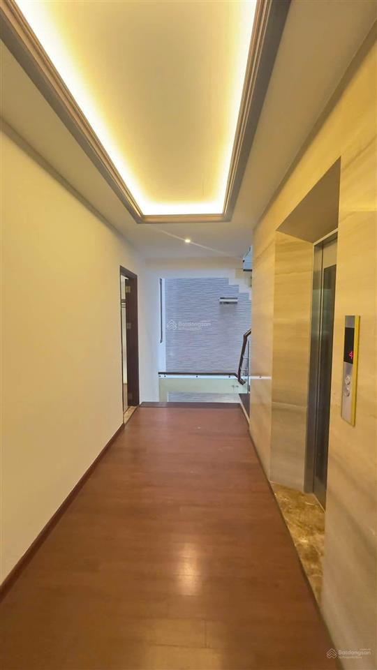 Cho thuê tòa nhà căn góc 2 mặt tiền ngõ 219 trung kính 6t  1 hầm, dt 310m2, mt 25m,