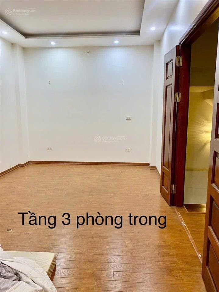 Cho thuê nhà liền kề kđt yên hòa  trần kim xuyến. dt 85m2 x 4.5t. đường 12m 3 ô tô tránh.