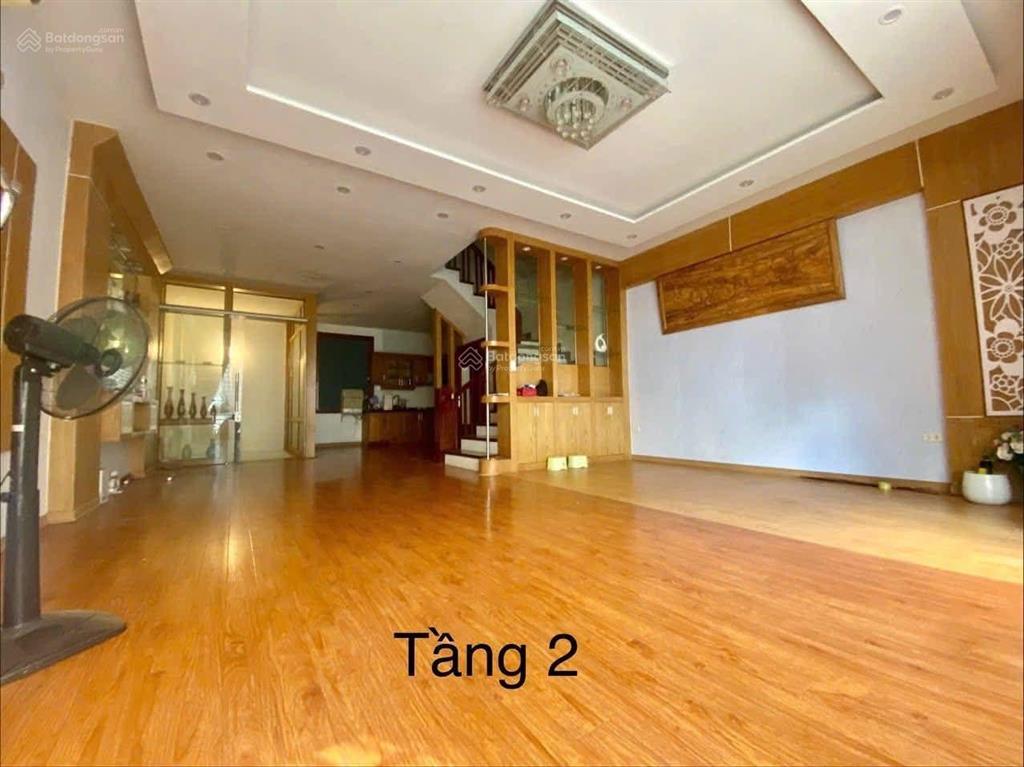 Cho thuê nhà liền kề kđt yên hòa  trần kim xuyến. dt 85m2 x 4.5t. đường 12m 3 ô tô tránh.