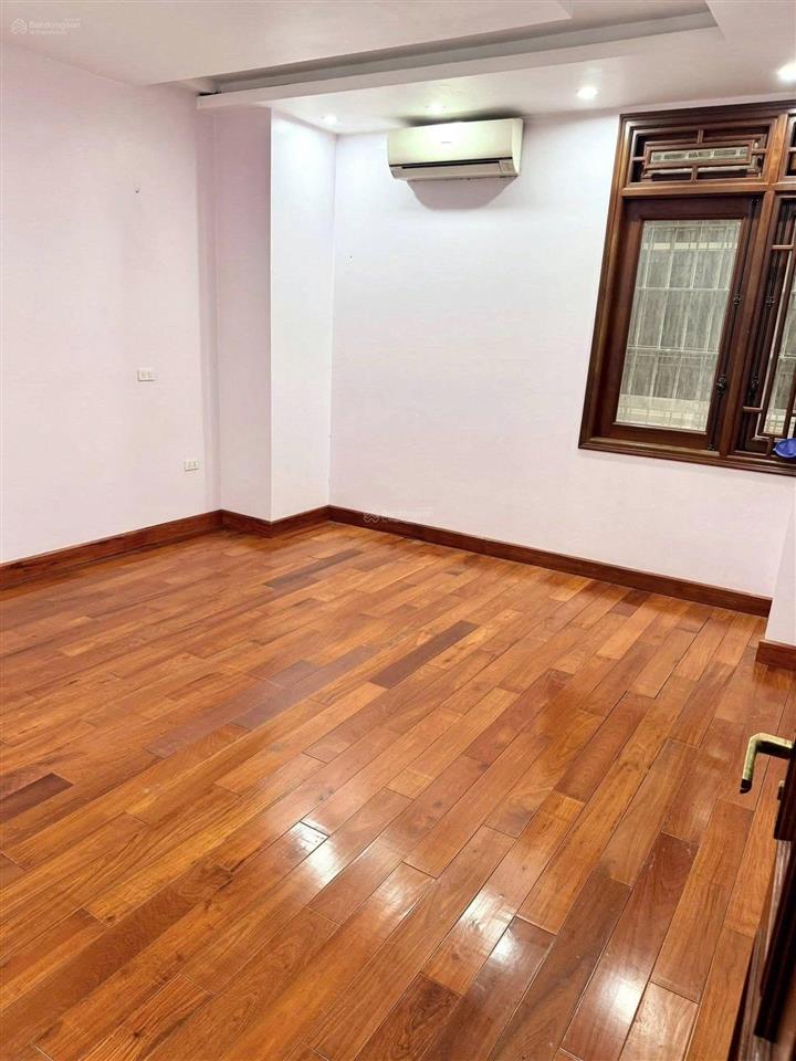 Cho thuê nhà liền kề hdi vũ phạm hàm. dt 120m2 x 5t + hầm. mt 6,5m. thang máy. đường 3 ô tô tránh