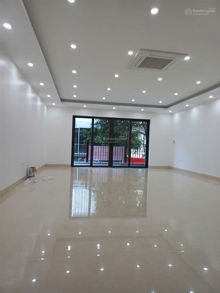 Cho thuê nhà 45 ngõ 132 vũ phạm hàm. dt 100m2 x 7. mt 6m. tk thông sàn, tháng máy.