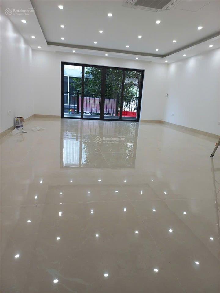 Cho thuê nhà 45 ngõ 132 vũ phạm hàm. dt 100m2 x 7. mt 6m. tk thông sàn, tháng máy.