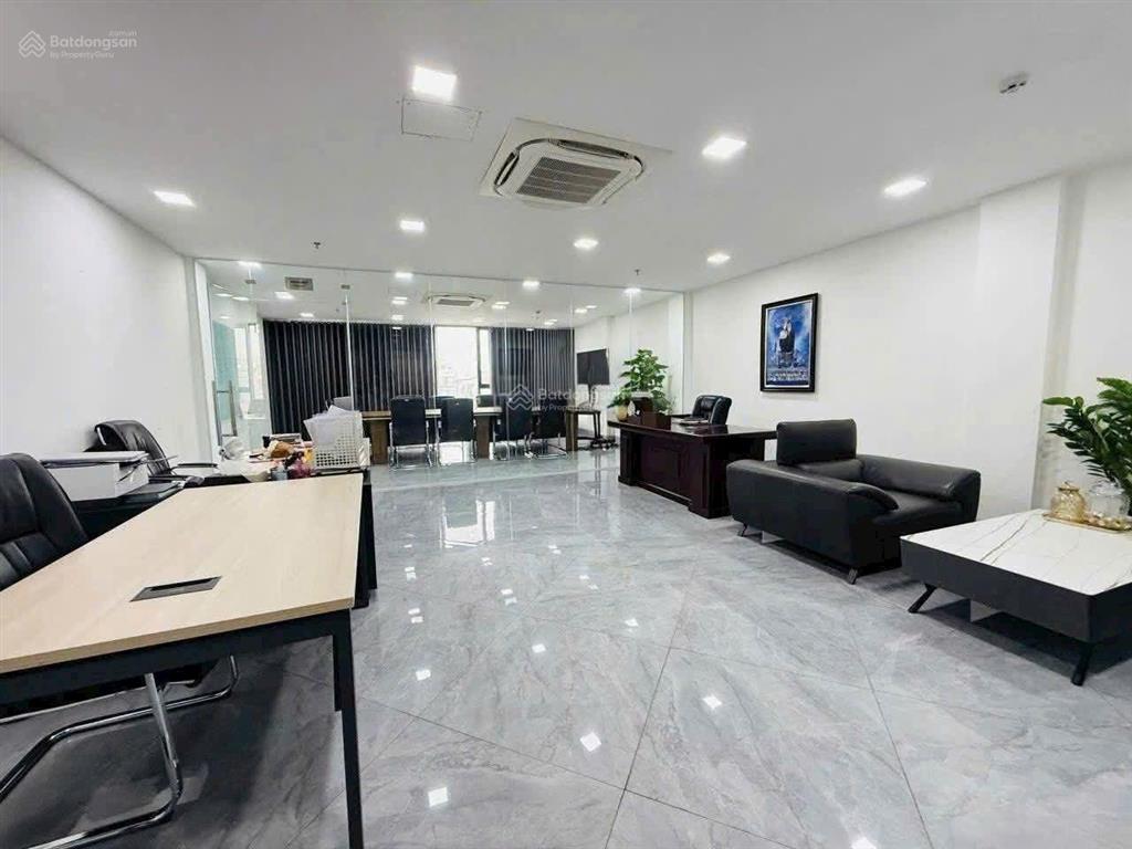 Cho thuê nhà có pccc số 40 ngõ 35 trần kim xuyến. dt 90m2 x 6t. thông sàn, thang máy