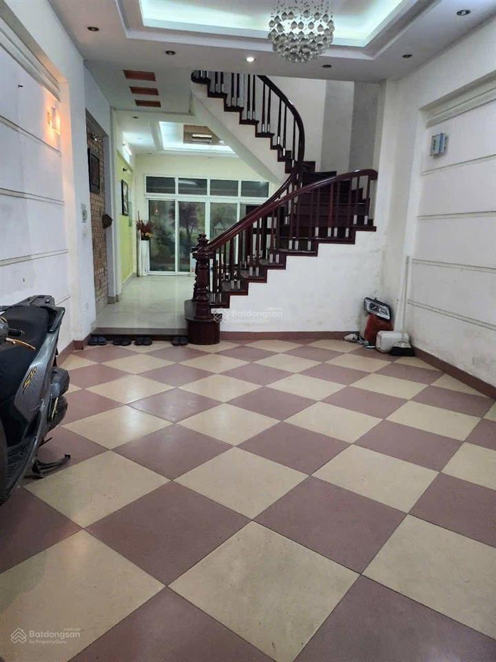 Cho thuê nhà 24 ngõ 112 trung kính to. dt 97m2 x 4.5t. đường 3 ô tô tránh nhau.