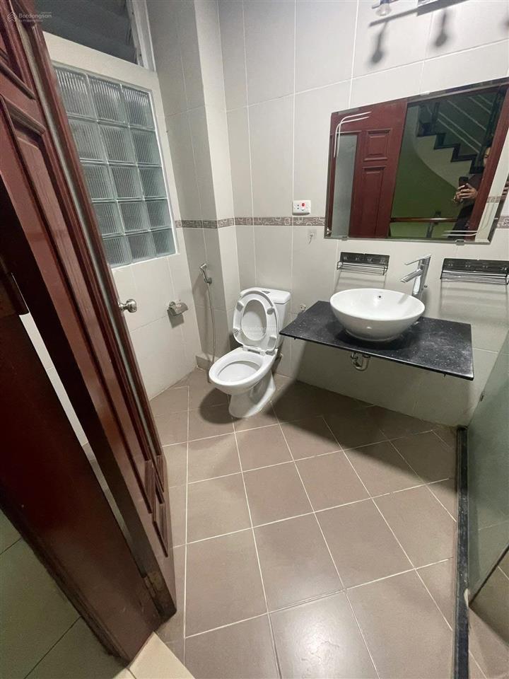 Cho thuê nhà ngõ 20 trần kim xuyến. dt 60m2 x 5t. đường rộng 3 ôtô tránh