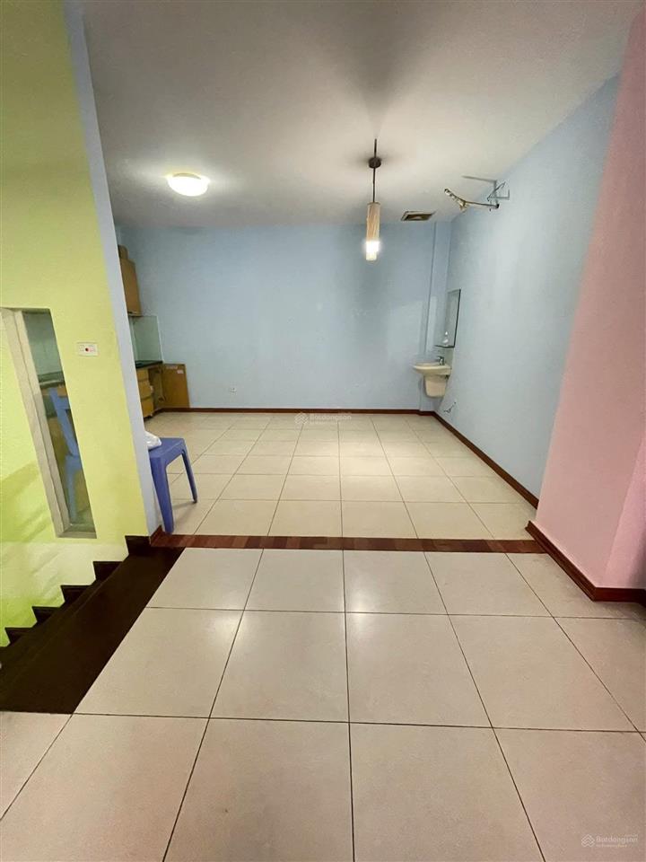 Cho thuê nhà ngõ 20 trần kim xuyến. dt 60m2 x 5t. đường rộng 3 ôtô tránh