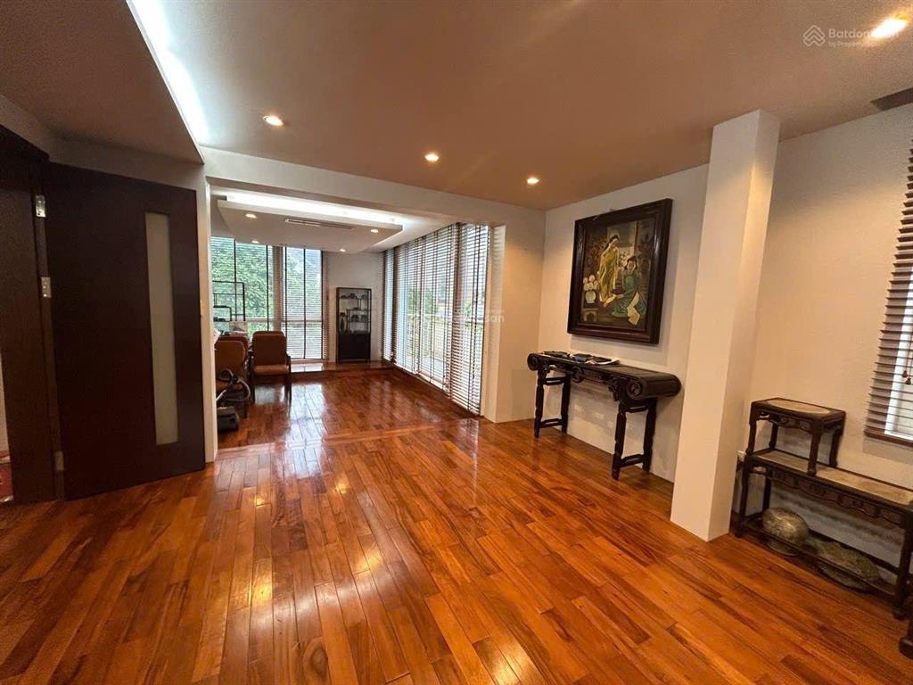 Cho thuê nhà nguyễn bá khoản cầu giấy 5 tầng. dt 100m2. mt 5.5m, người nước ngoài ở