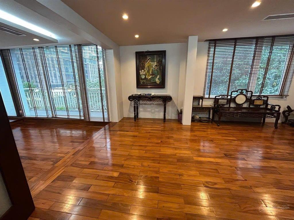 Cho thuê nhà nguyễn bá khoản cầu giấy 5 tầng. dt 100m2. mt 5.5m, người nước ngoài ở