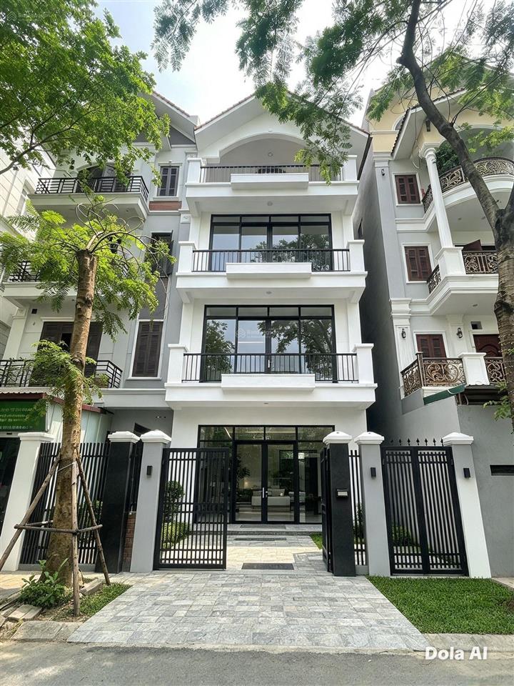 Cho thuê nhà vườn phố đỗ quang.dt 125m2 x 4.5t. mt 8.5m . đường 2 ô tô trámh nhau.